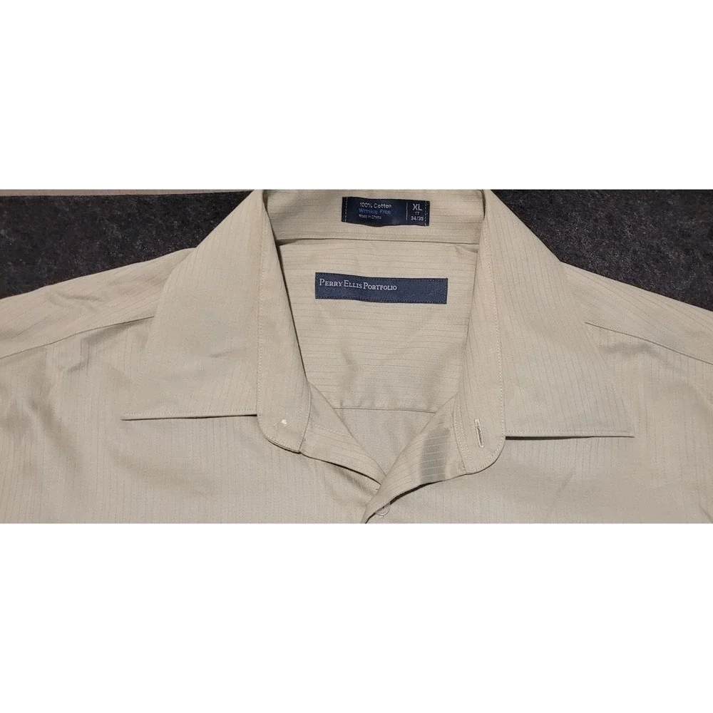 Perry Ellis spot shoulder